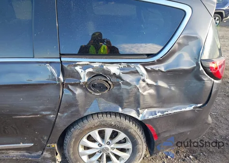 2018 Chrysler Pacifica Touring L z USA, uszkodzony, nr VIN 2C4RC1BG2JR155378